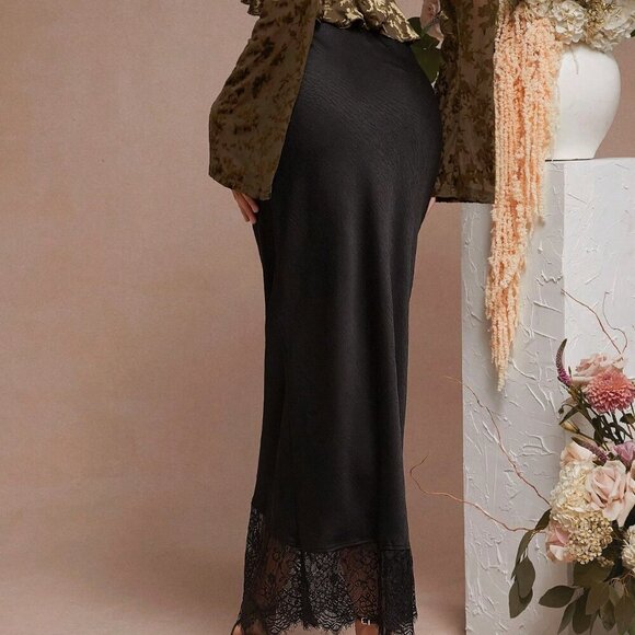 Black Elegant Women's Satin Lace Hem Detail Low Rise Skirt - Picture 3 of 5